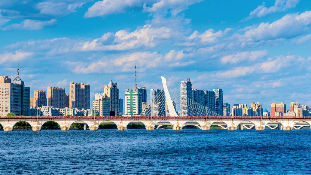 抚顺之光，学习变化的力量与幽默魅力之旅